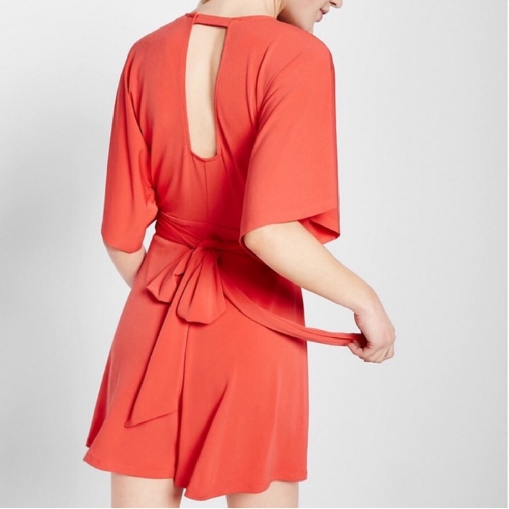 Express Watermelon Pink Flowy Romper Sz M Tie Back Deep V Neck Cut Out Stretchy - Picture 9 of 9
